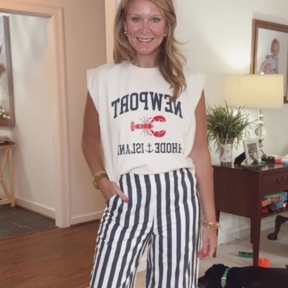 NWT Vici White Newport Lobster Muscle Tee